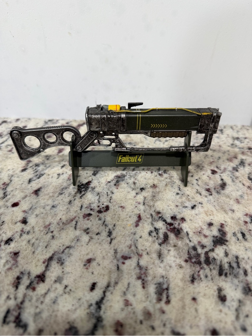 Fallout 4 Miniature Laser Rifle Display Collectible w/ Stand Bethesda